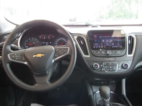 More photos of 2023 Chevrolet Malibu LT at Pettijohn Auto Center, MO