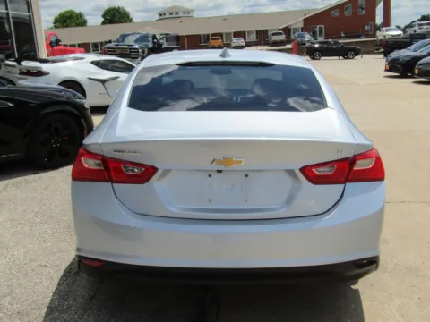 More photos of 2018 Chevrolet Malibu LT at Pettijohn Auto Center, MO