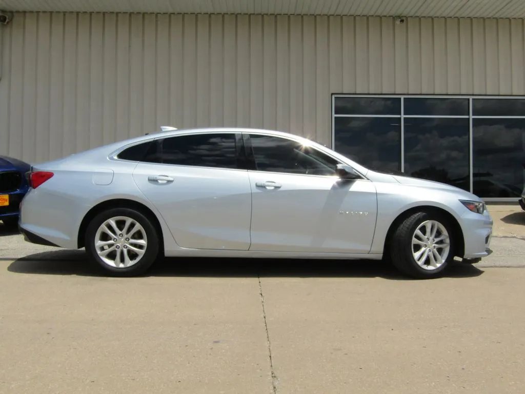 Used 2018 Chevrolet Malibu 1LT with VIN 1G1ZD5ST1JF241959 for sale in Kansas City