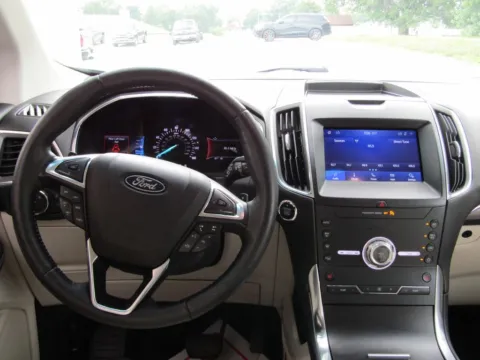 More photos of 2020 Ford Edge Titanium at Pettijohn Auto Center, MO