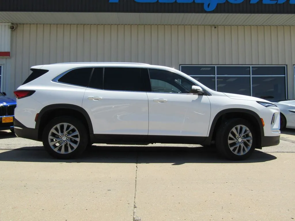 Used 2025 Buick Enclave Preferred with VIN 5GAEVARS3SJ224279 for sale in Kansas City