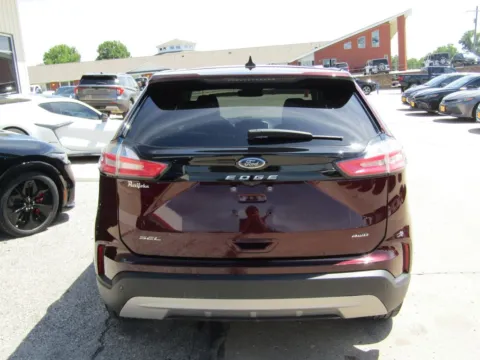 More photos of 2023 Ford Edge SEL at Pettijohn Auto Center, MO