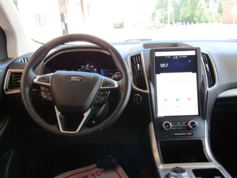 More photos of 2023 Ford Edge SEL at Pettijohn Auto Center, MO