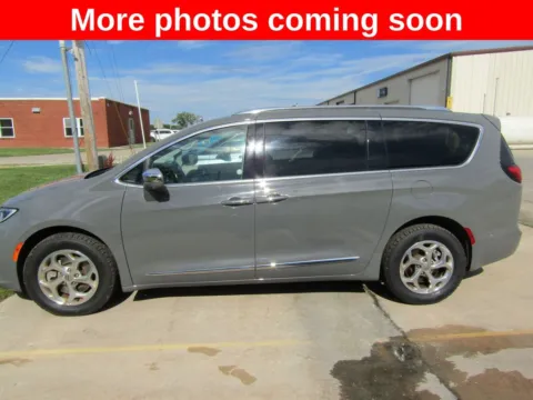 Photos of 2021 Chrysler Pacifica Limited for sale in Bethany, MO at Pettijohn Auto Center