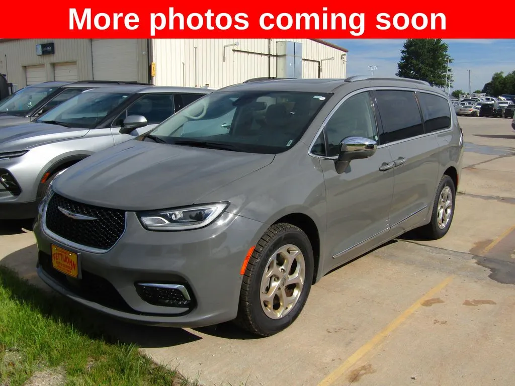 Gray 2021 Chrysler Pacifica Limited for sale in Bethany, MO