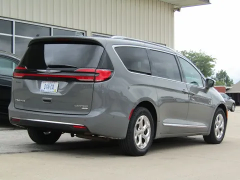 Another view of 2021 Chrysler Pacifica Limited for sale in Bethany, MO at Pettijohn Auto Center