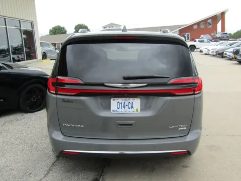 More photos of 2021 Chrysler Pacifica Limited at Pettijohn Auto Center, MO