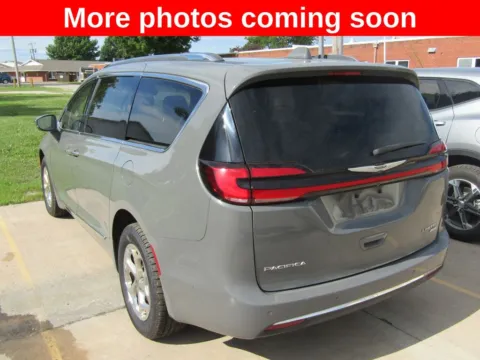 Another view of 2021 Chrysler Pacifica Limited for sale in Bethany, MO at Pettijohn Auto Center