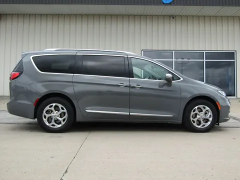Photos of 2021 Chrysler Pacifica Limited for sale in Bethany, MO at Pettijohn Auto Center