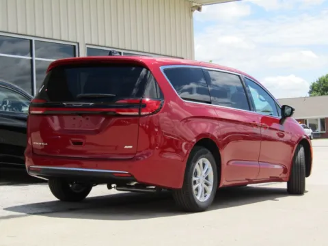 Another view of 2027 Chrysler Pacifica Select for sale in Bethany, MO at Pettijohn Auto Center