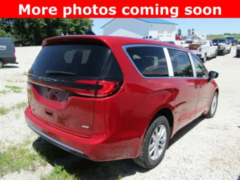 More photos of 2027 Chrysler Pacifica Select at Pettijohn Auto Center, MO