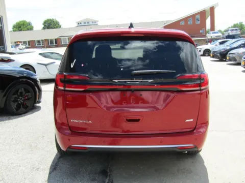 More photos of 2027 Chrysler Pacifica Select at Pettijohn Auto Center, MO