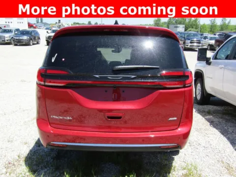 More photos of 2027 Chrysler Pacifica Select at Pettijohn Auto Center, MO