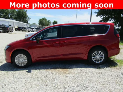 Photos of 2027 Chrysler Pacifica Select for sale in Bethany, MO at Pettijohn Auto Center