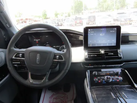 More photos of 2019 Lincoln Navigator Reserve at Pettijohn Auto Center, MO