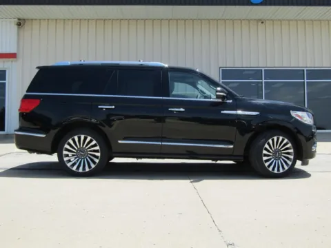 Photos of 2019 Lincoln Navigator Reserve for sale in Bethany, MO at Pettijohn Auto Center