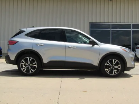 Photos of 2021 Ford Escape SE for sale in Bethany, MO at Pettijohn Auto Center