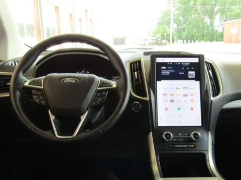 More photos of 2023 Ford Edge SEL at Pettijohn Auto Center, MO