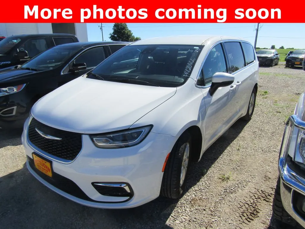 Used 2023 Chrysler Pacifica Touring L with VIN 2C4RC1BG6PR620446 for sale in Kansas City