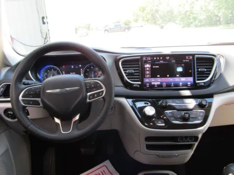 More photos of 2023 Chrysler Pacifica Touring L at Pettijohn Auto Center, MO