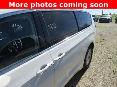 Photos of 2023 Chrysler Pacifica Touring L for sale in Bethany, MO at Pettijohn Auto Center