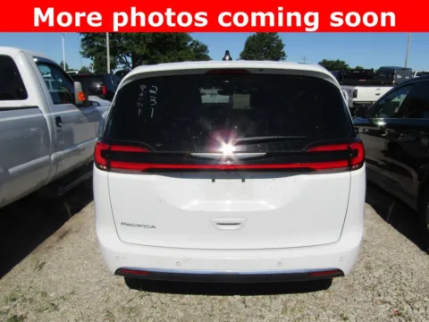 More photos of 2023 Chrysler Pacifica Touring L at Pettijohn Auto Center, MO
