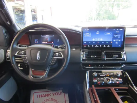 More photos of 2023 Lincoln Navigator Reserve at Pettijohn Auto Center, MO