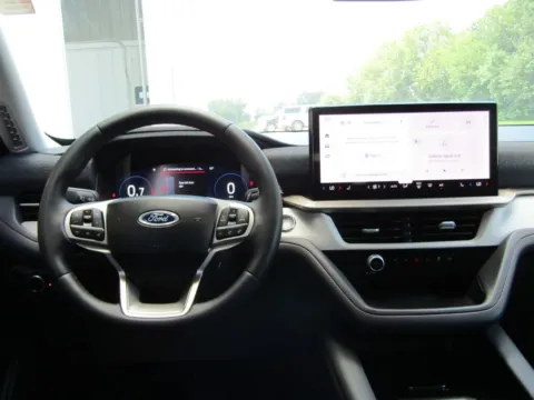 More photos of 2025 Ford Explorer Active at Pettijohn Auto Center, MO