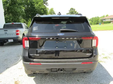 More photos of 2025 Ford Explorer Active at Pettijohn Auto Center, MO