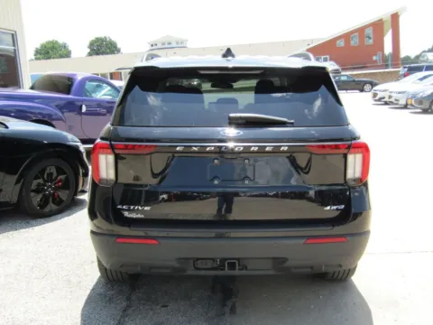 More photos of 2025 Ford Explorer Active at Pettijohn Auto Center, MO