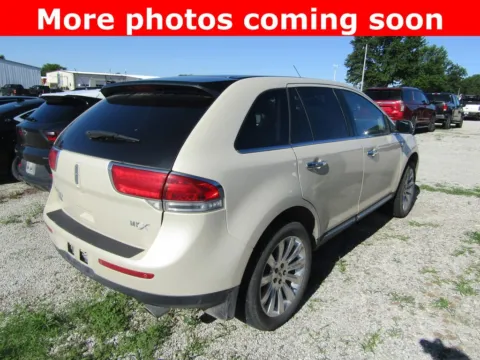 More photos of 2014 Lincoln MKX at Pettijohn Auto Center, MO