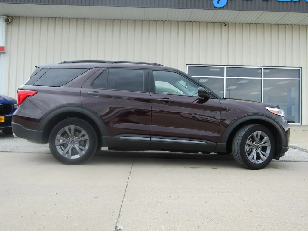 Used 2023 Ford Explorer XLT with VIN 1FMSK8DH5PGA90793 for sale in Kansas City