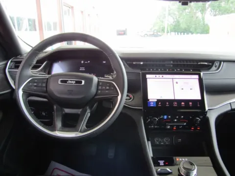 More photos of 2024 Jeep Grand Cherokee L Limited at Pettijohn Auto Center, MO