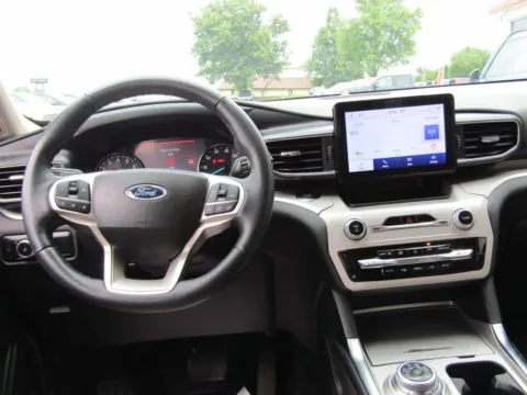 More photos of 2023 Ford Explorer XLT at Pettijohn Auto Center, MO