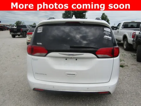 More photos of 2020 Chrysler Pacifica Touring L at Pettijohn Auto Center, MO