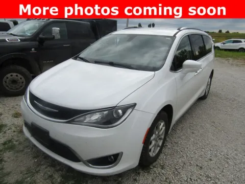 White 2020 Chrysler Pacifica Touring L for sale in Bethany, MO