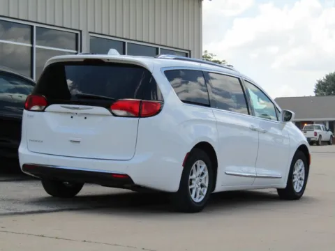 Another view of 2020 Chrysler Pacifica Touring L for sale in Bethany, MO at Pettijohn Auto Center