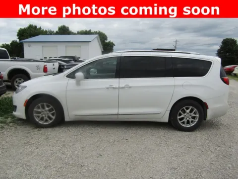Photos of 2020 Chrysler Pacifica Touring L for sale in Bethany, MO at Pettijohn Auto Center