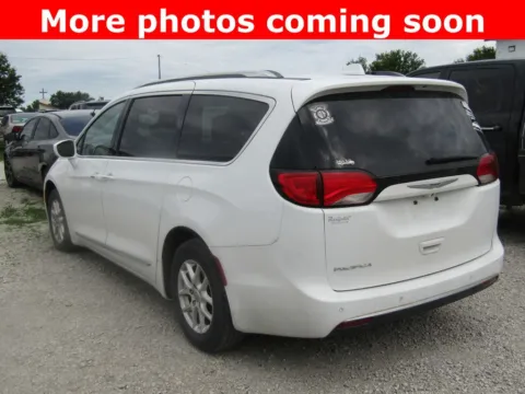 Another view of 2020 Chrysler Pacifica Touring L for sale in Bethany, MO at Pettijohn Auto Center
