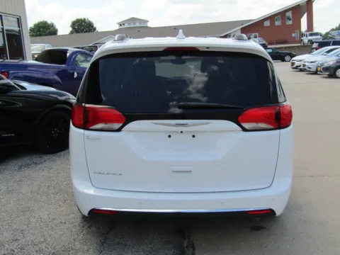 More photos of 2020 Chrysler Pacifica Touring L at Pettijohn Auto Center, MO