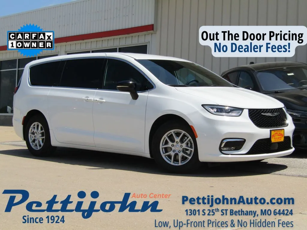 2026 Chrysler Pacifica Select's photo