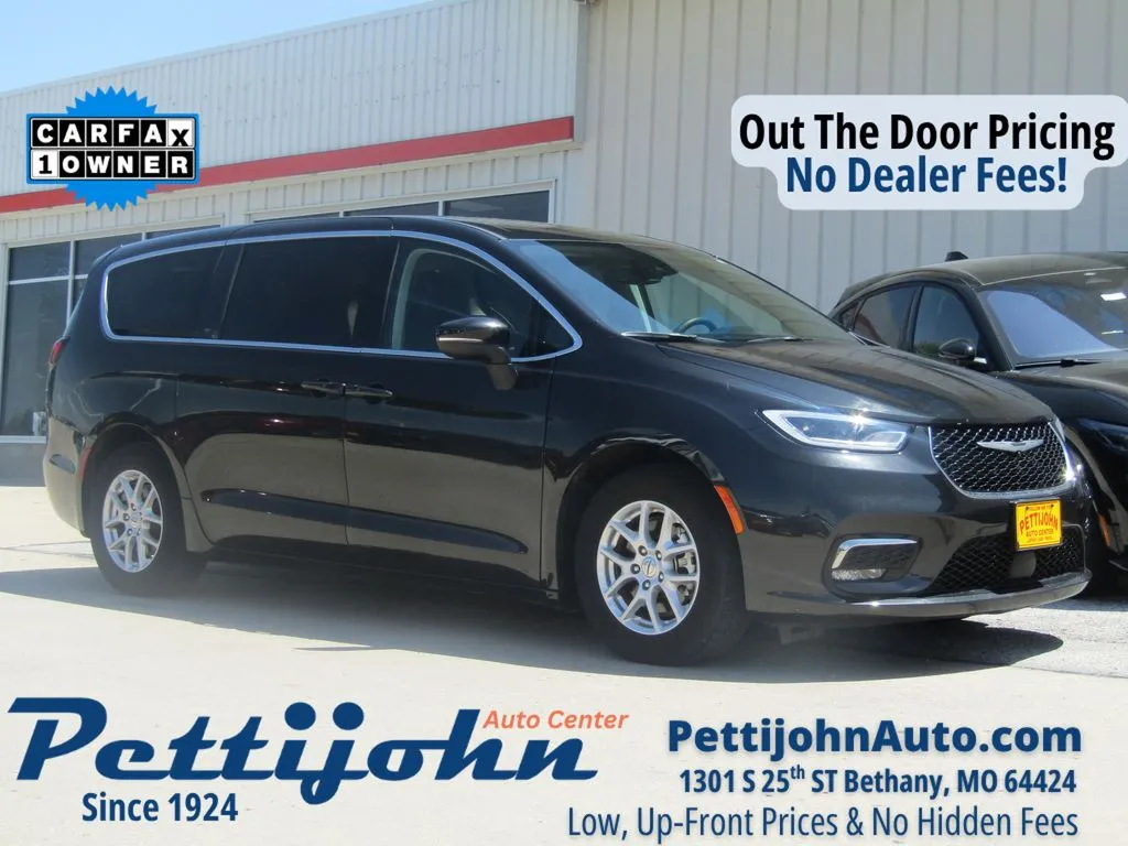 Used 2023 Chrysler Pacifica Touring L with VIN 2C4RC1BGXPR610373 for sale in Kansas City