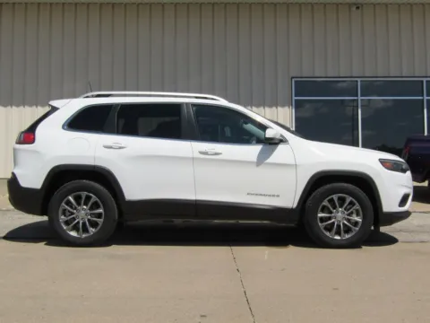 Photos of 2021 Jeep Cherokee Latitude Lux for sale in Bethany, MO at Pettijohn Auto Center