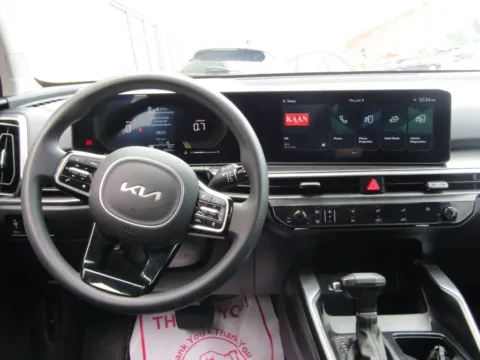 More photos of 2025 Kia Sorento LX at Pettijohn Auto Center, MO