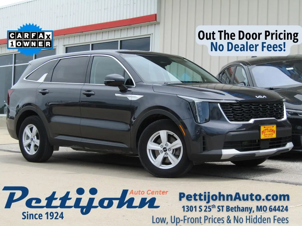 Gray 2025 Kia Sorento LX for sale in Bethany, MO