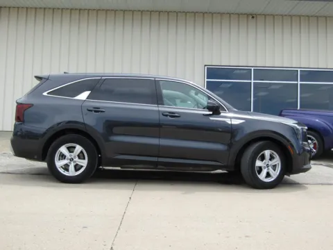 Photos of 2025 Kia Sorento LX for sale in Bethany, MO at Pettijohn Auto Center