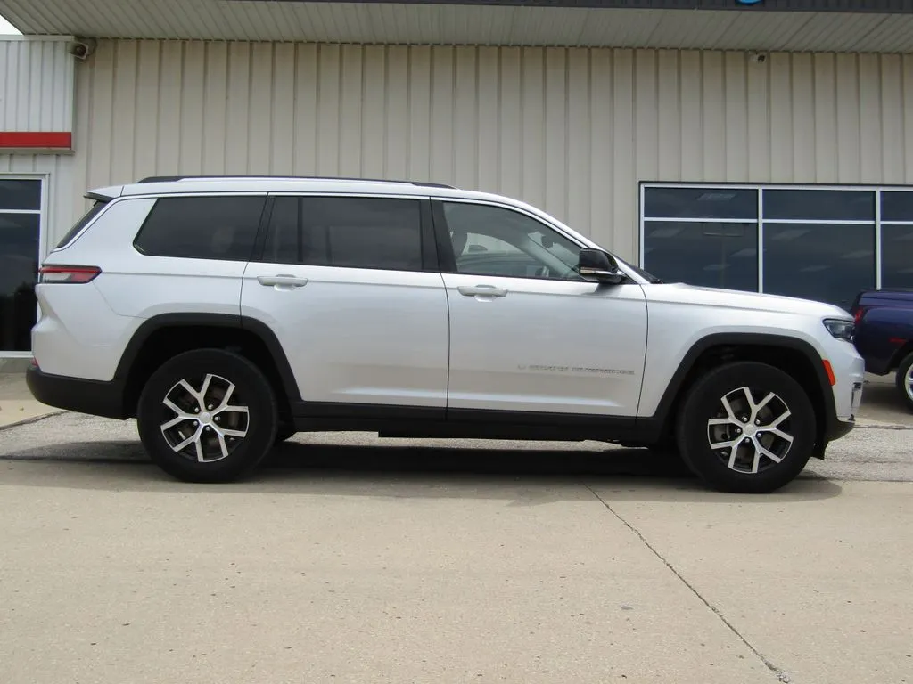 Used 2023 Jeep Grand Cherokee L Limited with VIN 1C4RJKBG7P8839889 for sale in Kansas City