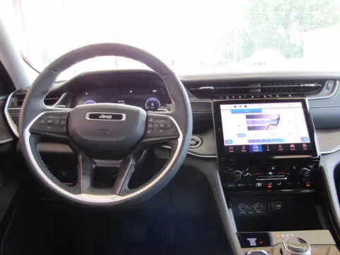 More photos of 2023 Jeep Grand Cherokee L Limited at Pettijohn Auto Center, MO