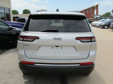 More photos of 2023 Jeep Grand Cherokee L Limited at Pettijohn Auto Center, MO