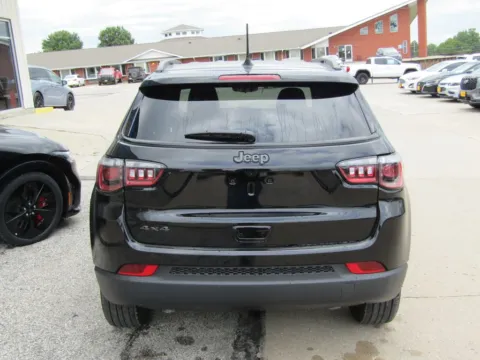 More photos of 2026 Jeep Compass Latitude at Pettijohn Auto Center, MO